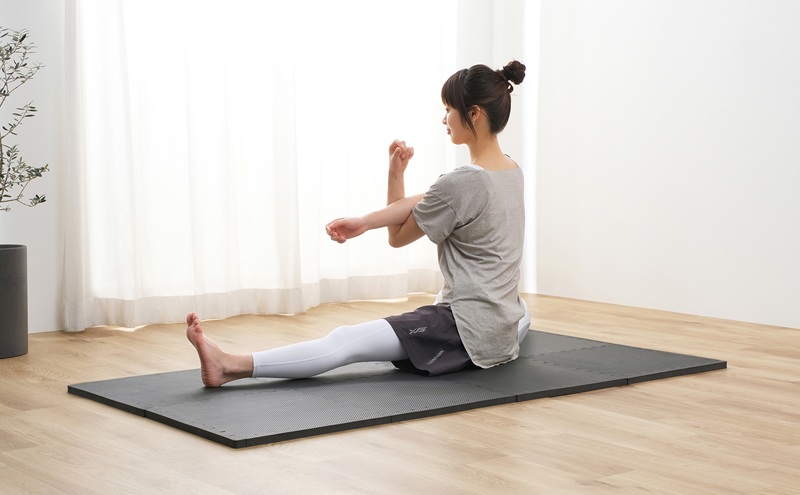 高硬度ジョイントトレーニングマット JMTR-456 ジョイントマット 厚手 2cm 45×45cm 6枚 高密度 硬め 変形しにくい サイドパーツ付 抗菌 防臭 洗える 滑り止め クッションマット 防水 フロアマット トレーニングマット 運動 アイリスオーヤマ