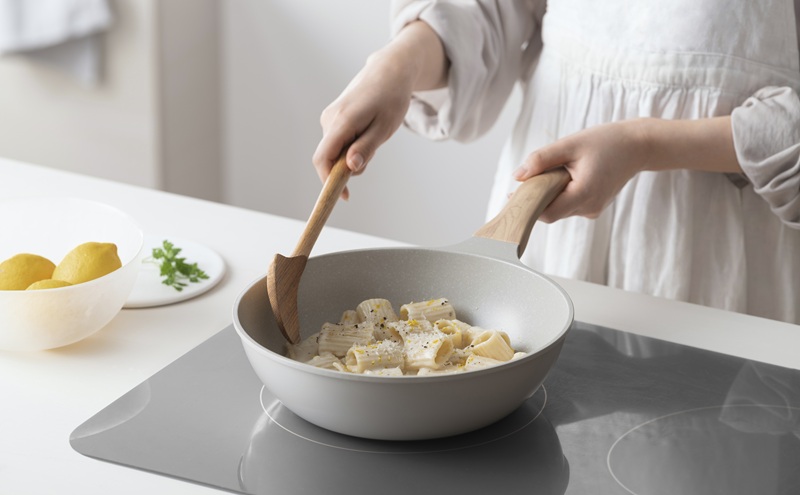 ナチュかるフライパン炒め鍋26cm IH・ガス火対応 NTL-W26MO グレイッシュモカ フライパン 26cm IH ガス火対応 鍋 炒め鍋 深型 ih 軽い 軽量 PFOA PFOS フリー おしゃれ かわいい くっつきにくい フッ素コーティング アイリスオーヤマ