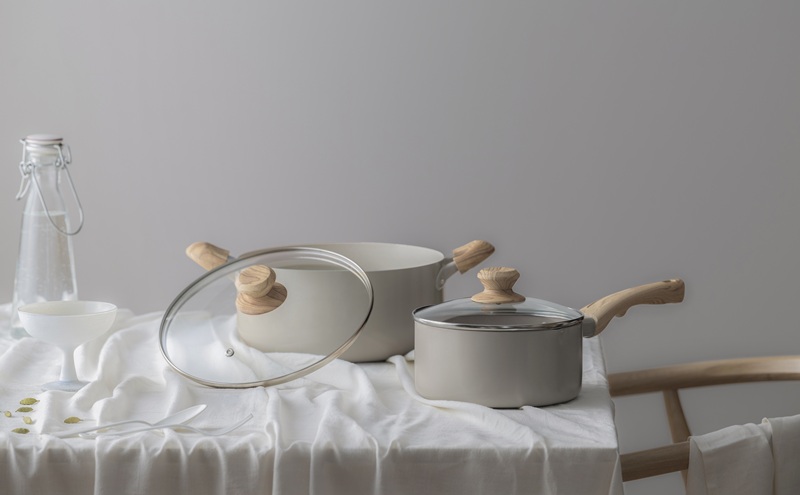 ナチュかる片手なべ18cm IH・ガス火対応 NTL-P18 グレイッシュモカ 18cm IH ガス火対応 鍋 片手 ih 軽い 軽量 PFOA PFOS フリー おしゃれ かわいい くっつきにくい フッ素コーティング アイリスオーヤマ