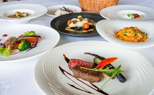 石川県加賀市 ふるさと納税返礼品 ホテルアローレ宿泊＆片山津ゴルフ倶楽部ご利用パック スタンダードツイン土日1泊2日（1名様分）旅行 トラベル 宿泊券 旅行券 トラベル F6P-2895