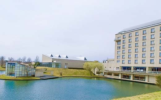 石川県加賀市 ふるさと納税返礼品 ホテルアローレ宿泊＆片山津ゴルフ倶楽部ご利用パック スタンダードツイン土日1泊2日（2名様分）旅行 トラベル 宿泊券 旅行券 トラベル F6P-2896