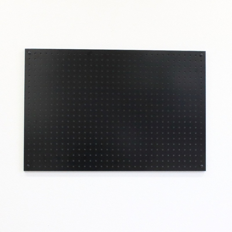 スチールパンチングパネル壁面取付タイプ 黒 有孔ボード 壁面収納 マグネット パンチング ディスプレイ スチールパンチングボード スチール マグネットボード ヘルメット掛け 石膏ボード壁 キッチン 洗面所 玄関