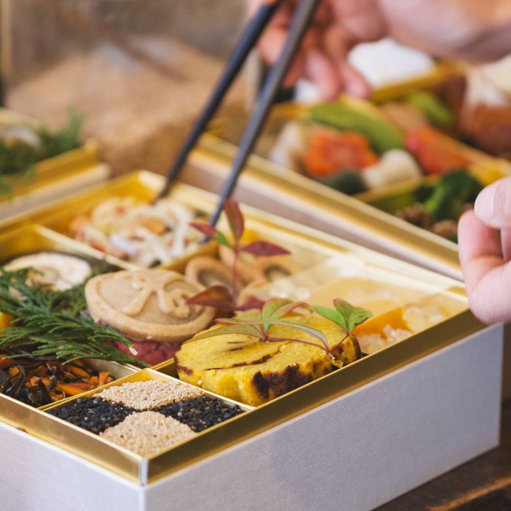 129-3 【年内配送12月15日入金まで】繕おせち2026｜おせち 3段重 2～3人前 ヴィーガン おせち料理 新春 スイーツ 菜食 プラントベース オーガニック 26品 冷蔵 盛付済 解凍不要 野菜 お節 正月 お正月 迎春 年内発送 年末年始 お取り寄せ グルメ within2025