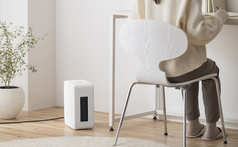 セラミックファンヒーター ACH-KD12A-W ホワイト セラミックヒーター 小型 アイリスオーヤマ コンパクト スリム 軽量 持ち運び すき間に置ける 脱衣所 廊下 ベッド ソファ キッチン 転倒時 自動電源オフ 足元 電気ヒーター