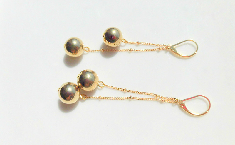 celebration ピアス 天然石 アクセサリー 1個 【ゴールド  ロング シンプル   可愛い ハンドメイド 手作り  職人 上品 華やか ドレス 大人な雰囲気 ギフト プレゼント ラッピング 結婚式 アシンメトリー】