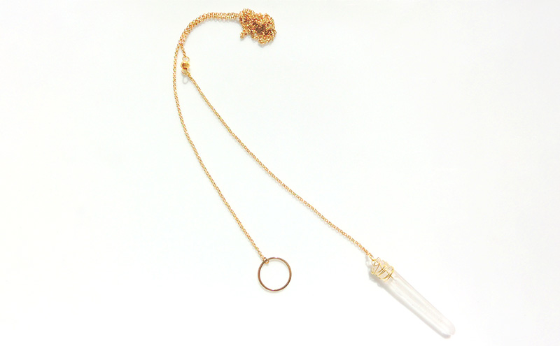 crystal point necklace ネックレス 天然石 1個 【クリスタル シャープ ロング シンプル クール リング 可愛い ギフト プレゼント ハンドメイド 手作り  職人 上品 華やか  ドレス 大人の雰囲気  ラッピング 母の日 結婚式】