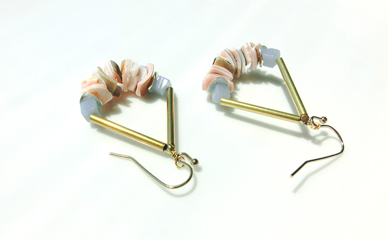 pastel shell ピアス 貝 アクセサリー 1個 【シンプル 可愛い ピングベージュ ゴールド シルバー ブルー シェル ハンドメイド 手作り  職人 上品 華やか ドレス 大人の雰囲気 ギフト プレゼント ラッピング 結婚式 海 パステルカラー】