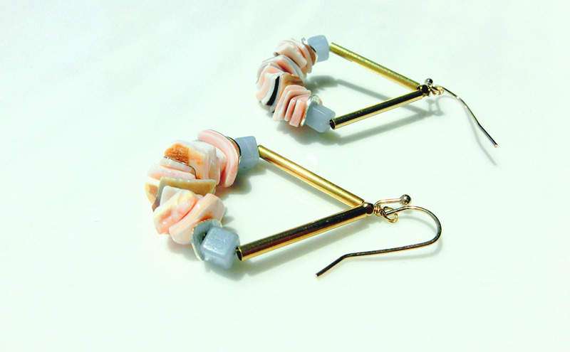 pastel shell ピアス 貝 アクセサリー 1個  [Q]handmadejewely【シンプル 可愛い ピングベージュ ゴールド シルバー ブルー シェル ハンドメイド ジュエリー 手作り  職人 上品 華やか ドレス 大人の雰囲気 ギフト プレゼント ラッピング 結婚式】