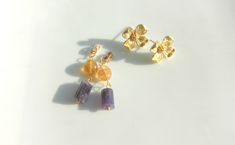 antique flower ピアス アクセサリー 花 天然石 1個 【ゴールド イエロー パープル ロング シンプル   可愛い ハンドメイド 手作り  職人 上品 華やか ドレス 大人の雰囲気 落ち着いた ギフト プレゼント 母の日 入学式 ラッピング アメジスト】