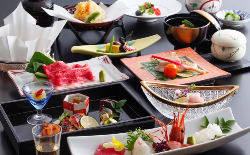 自然に包まれた天然温泉と純和風造りの閑静なたたずまいの一軒宿でリフレッシュ。ペアご宿泊券（赤目四十八滝招待券〈夜間ライトアップも楽しめる2名様分〉付き）