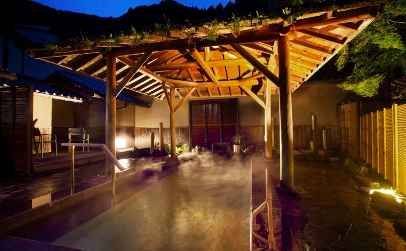 伊賀のかくれ宿 赤目温泉隠れの湯 対泉閣で使える　30,000円分宿泊ギフト券（赤目四十八滝招待券〈夜間ライトアップも楽しめる2名様分〉付き）