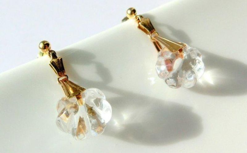 snowdrop ピアス クリスタル アクセサリー 1個 【お花 シンプル 可愛い ハンドメイド 手作り  職人 透明感 上品 華やか ドレス 大人な雰囲気 ギフト プレゼント ラッピング 結婚式】