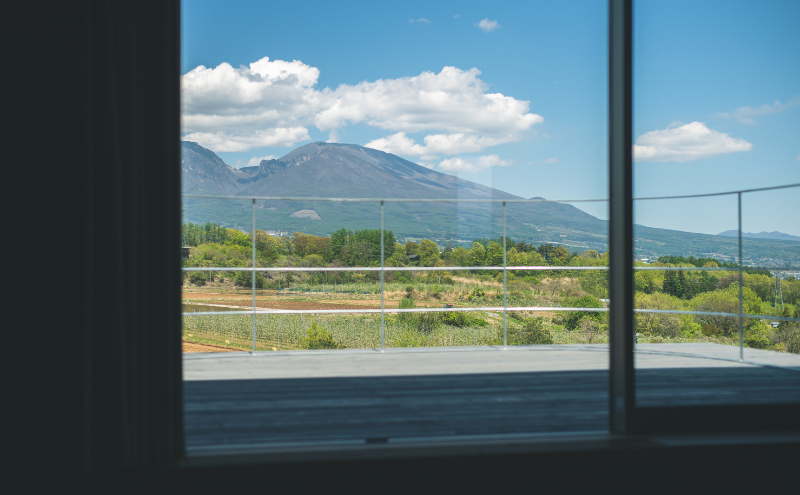 【1泊2食付・ペアリング付】 浅間山を望む薪火ダイニングsong 宿泊券（2名様）長野 信州 観光 ワイン グルメ ローカルガストロノミー リフレッシュ チケット