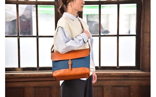 近江牛レザーと地産帆布で作ったショルダーバッグ　びわ湖ブルー　Lサイズ【CC41W】