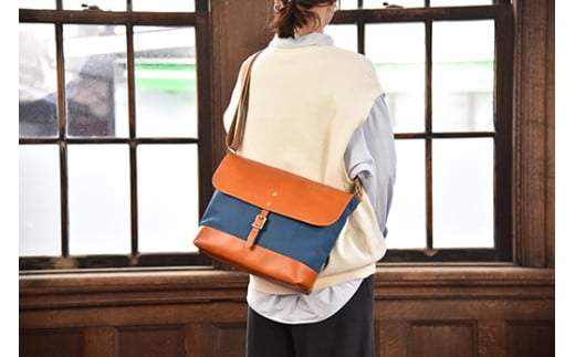 近江牛レザーと地産帆布で作ったショルダーバッグ　びわ湖ブルー　Lサイズ【CC41W】