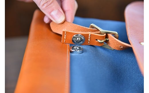 近江牛レザーと地産帆布で作ったショルダーバッグ　びわ湖ブルー　Lサイズ【CC41W】