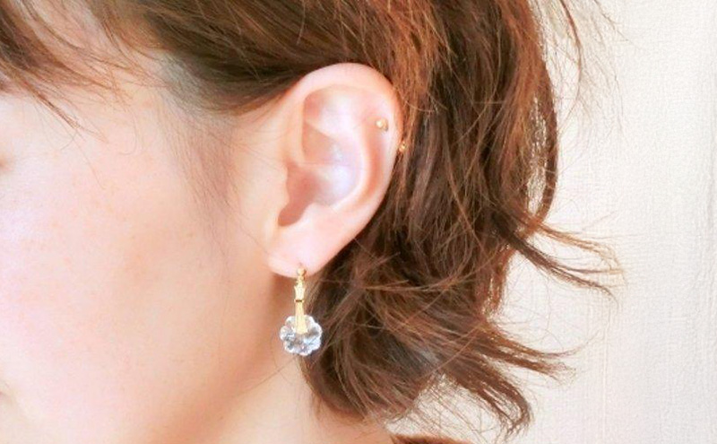 snowdrop ピアス クリスタル アクセサリー 1個 [Q]handmadejewely【お花 シンプル 可愛い ハンドメイド ジュエリー 手作り  職人 透明感 上品 華やか ドレス 大人な雰囲気 ギフト プレゼント ラッピング 結婚式】