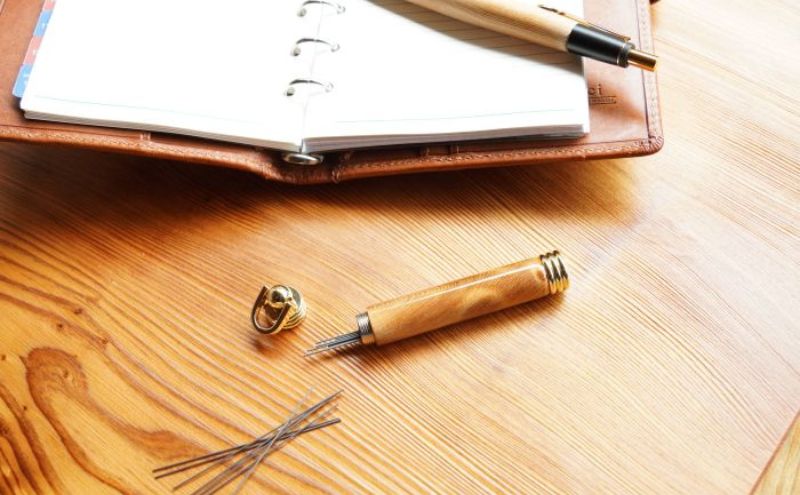 天然屋久杉芯ケース〈文具 文房具 芯 シャーペン 誕生日 プレゼント 木軸 記念品 記念高級 高級文具 就職 祝い 雑貨 工芸品〉