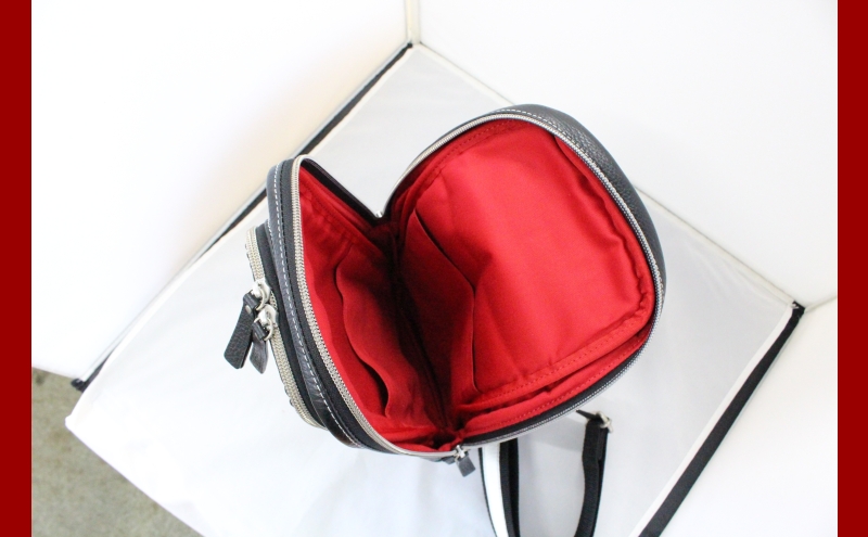 牛革 ボディバック（ホワイト＆ブラック） かばん カバン 鞄 軽量 メッシュ素材 背面メッシュ 縦型 本革 レザー ファッション レジャー ショッピング 旅行 耐久性 スムーズファスナー メンズ レディース ギフト 贈り物 送料無料 北海道 滝川市