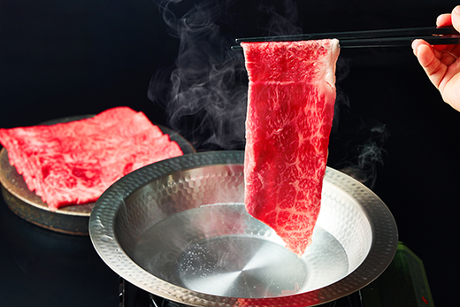 A5等級 未経産雌限定 特撰近江牛　赤身　すきやき　しゃぶしゃぶ500ｇ折箱入り【FO10W】