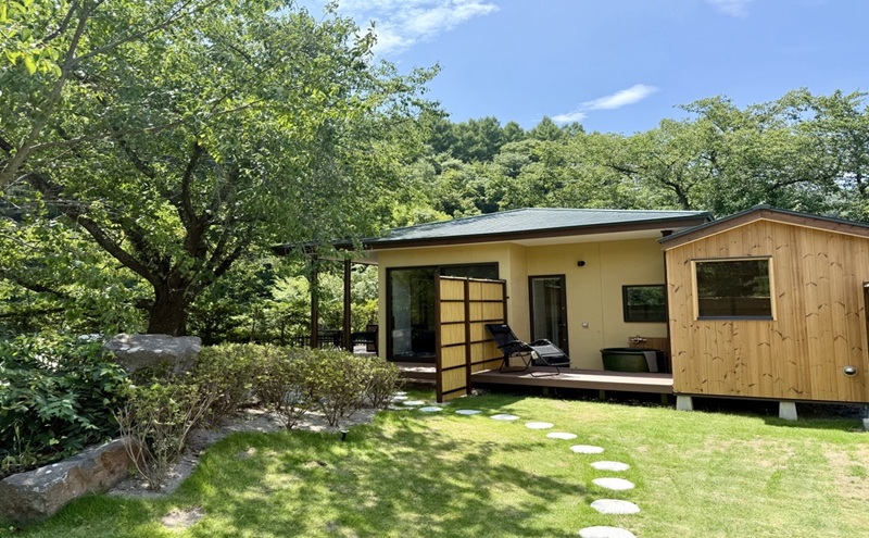 小諸蒸留所のツアー体験×プライベートサウナ付スイートコテージ宿泊プラン【1名様分】　ウイスキー サウナ 個室 観光 チケット リラックス