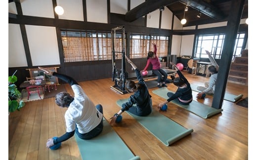 はちたび「八幡堀の魅力を歩いて体感する旅」（ピラティス×ノルディックウォーキング）【HP01W】