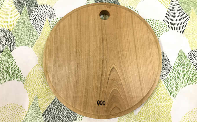 十勝の木のうつわ［天然木製］ カッティングボード 丸型 24cm【 工芸品 まな板 調理器具 北海道 十勝 幕別 】