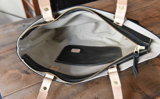ハンドメイド　レザートートバッグ・名入れ可能　ブラック【CC12W】