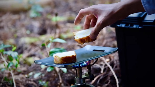 奈良県宇陀市のふるさと納税 極厚 鉄板 ソロ / ふるさと納税 キャンプ BBQ バーベキュー グリル 調理 用具 用品 炭火 ピッツバーグ アウトドア スチール ワークス 焼肉 ステーキ 鉄板焼 キャンプ飯 登山 送料無料