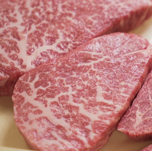 【神戸牛 牝】【7営業日以内発送】冷凍　モモステーキ120g×2枚 川岸畜産 （17-5）