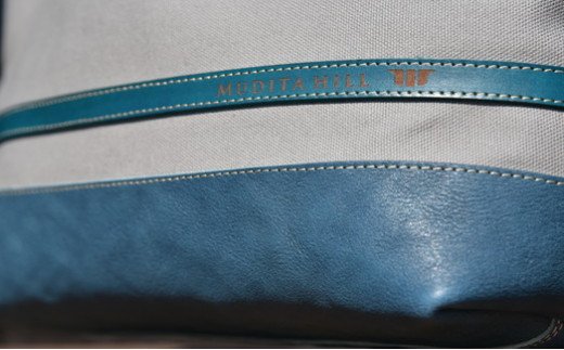 岡喜近江牛レザーと帆布のトートバッグ　グレー（琵琶湖ブルー）【Lサイズ】【CC17W】