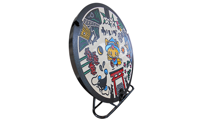 カラーマンホール鉄蓋「かいづっち」（展示スタンド付） 雑貨 日用品 