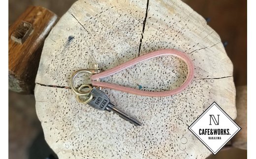 11-151 【年内配送12月15日入金まで】レザークラフト：真鍮シャックル本革レザーキーホルダー（ナチュラル） within2025