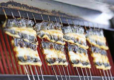 山梨県市川三郷町のふるさと納税 【中央市共通返礼品】国産うなぎ　職人手焼き蒲焼2尾（約260g） [5839-1508]