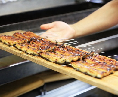 山梨県市川三郷町のふるさと納税 【中央市共通返礼品】国産うなぎ　職人手焼き蒲焼2尾（約260g） [5839-1508]