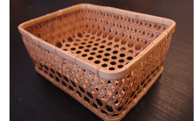 竹籠　吊り下げ花器　吊り下げ棒大小2本つき　日本　伝統工芸 Amazon.co.jp: 花籠武関翠月作吊り下げ型竹籠花入れ花生竹編み籠