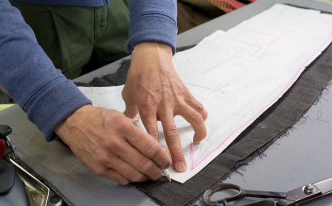 これさえあれば安心の幅広い場面に使えるネイビースーツ お仕立券 ファッション 服 男性 メンズ 