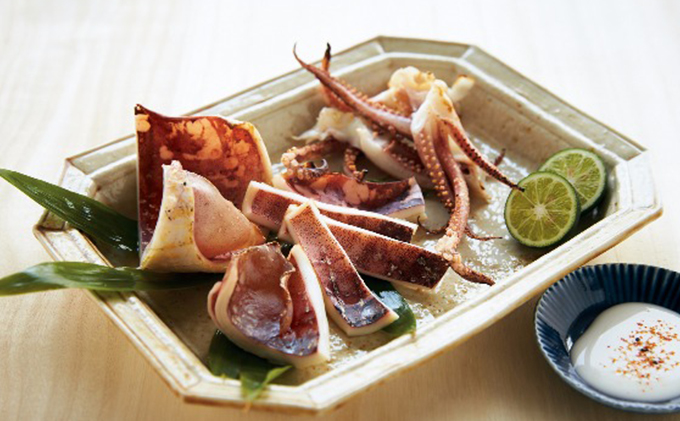 イカ 干物 生干しイカ 2枚(1枚約200g×2枚） 炭火焼きイカ 2パック 詰め合わせ セット 青森 いか するめ スルメ スルメイカ 国産 海鮮 魚介類 魚介 海産物 惣菜 青森県 ※ ご入金確認後 3ヶ月以内の発送になります。 青森県鰺ヶ沢町 