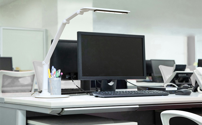 LEDデスクライト 701 ベースタイプ LDL-701-W デスクライト アイリスオーヤマ 3000lx USBコンセント付き 学習机 無段階調節 調光 卓上ライト 子供部屋 寝室 読書灯 卓上照明 テーブルランプ 