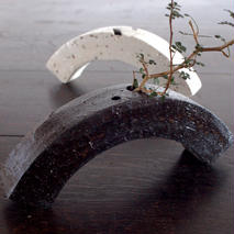 花器 アーチ 白・黒セット 【一輪挿し 手作り 陶器 オブジェ インテリア 癒し 贈り物】(H038115)