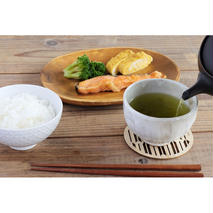 【毎月お届け12回】特上煎茶八重100g2本と季節の茶100g1本(急須付き) 【定期便 九州 お茶 緑茶 急須 フィルターインボトル 定期便】(H047113)